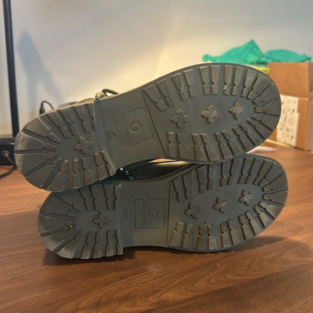 Like new green boots - Picture 4 of 4